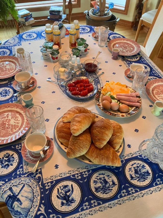 Rocky Mountain View Bed & Breakfast Cochrane Dış mekan fotoğraf