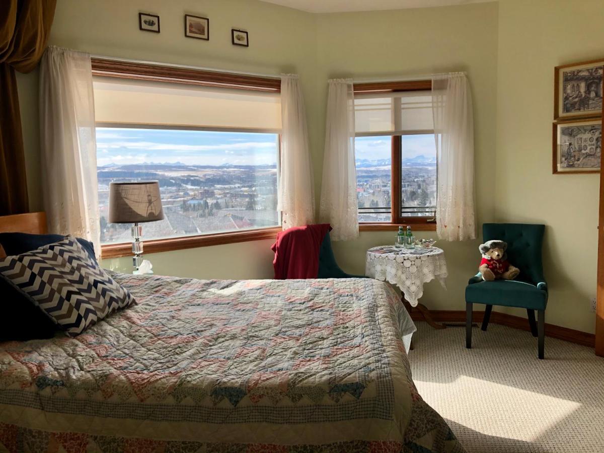 Rocky Mountain View Bed & Breakfast Cochrane Dış mekan fotoğraf
