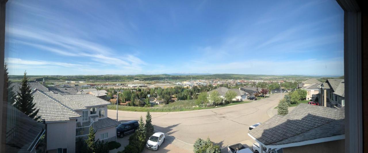 Rocky Mountain View Bed & Breakfast Cochrane Dış mekan fotoğraf