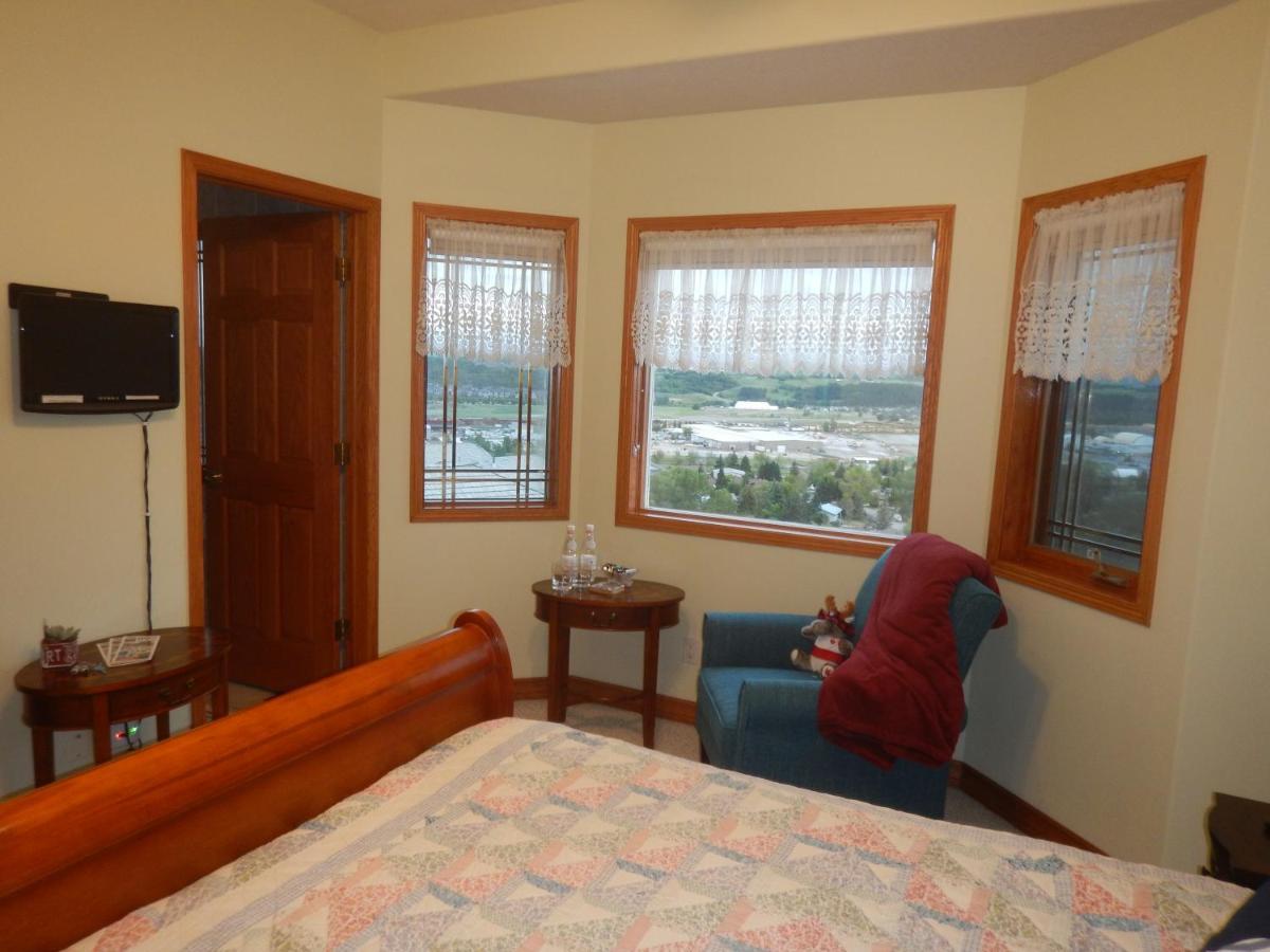 Rocky Mountain View Bed & Breakfast Cochrane Dış mekan fotoğraf