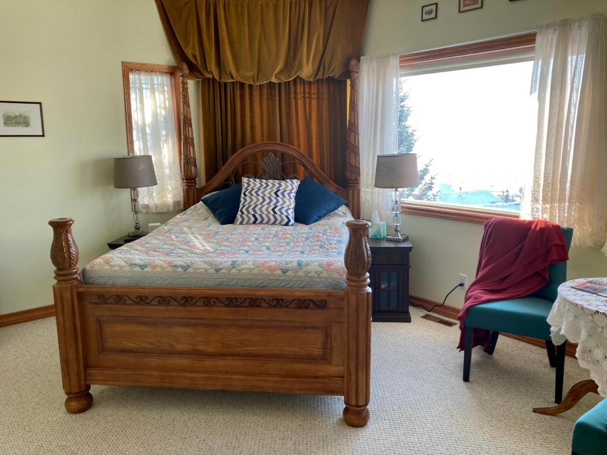 Rocky Mountain View Bed & Breakfast Cochrane Dış mekan fotoğraf